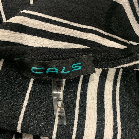 Cal’s Cold Shoulder Striped Blouse Size S (338)‎ - Picture 8 of 11